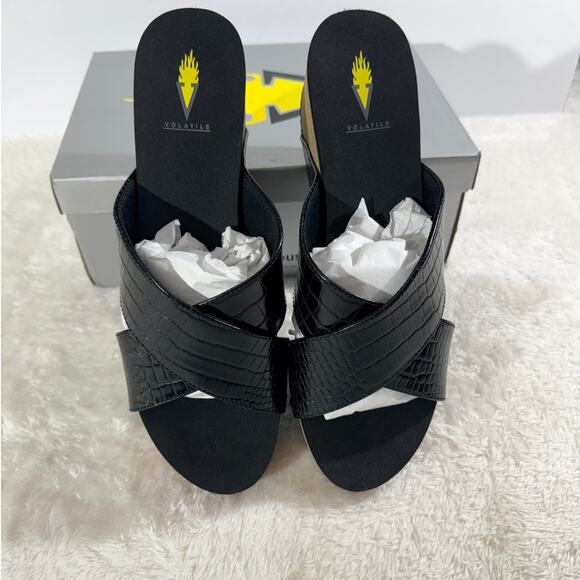 Volatiile Riverside Black Sandle wedge Size 11 New in Box - Picture 2 of 7